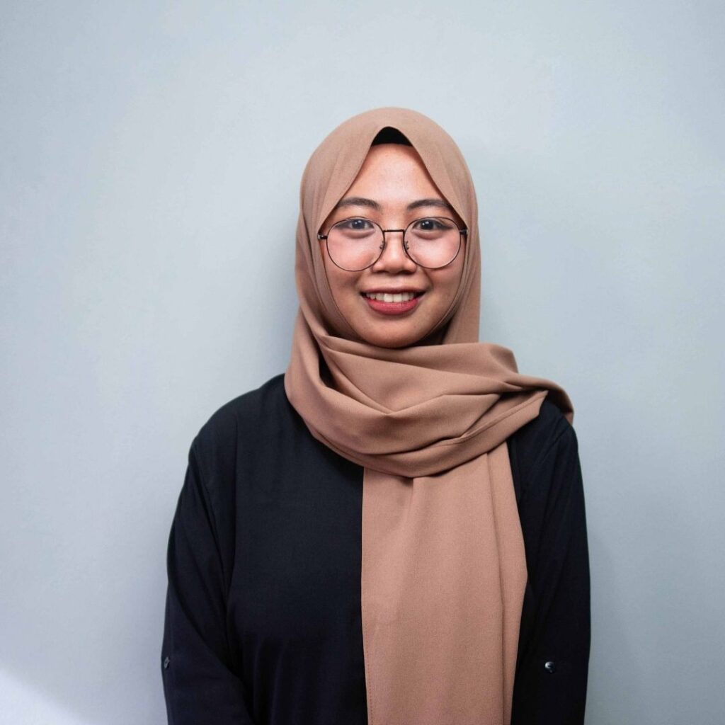 Naya, Community Manager